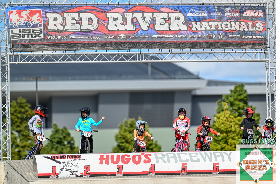 Young riders lined up at the Red River Nationals start hill